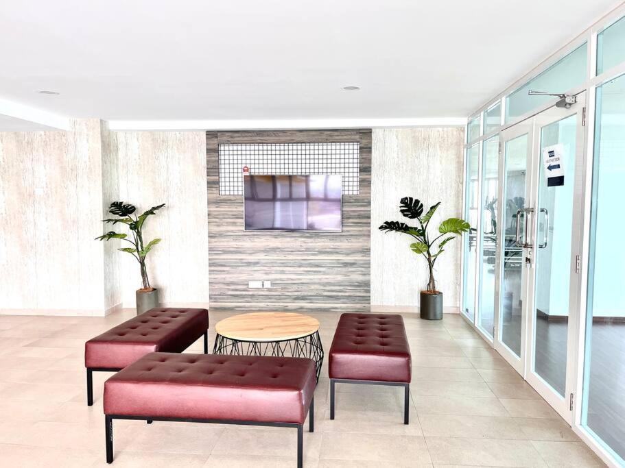 Urban Home-Swimming Pool-City Center Malacca Exterior foto