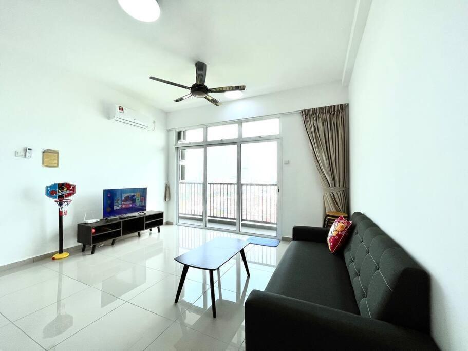 Urban Home-Swimming Pool-City Center Malacca Exterior foto