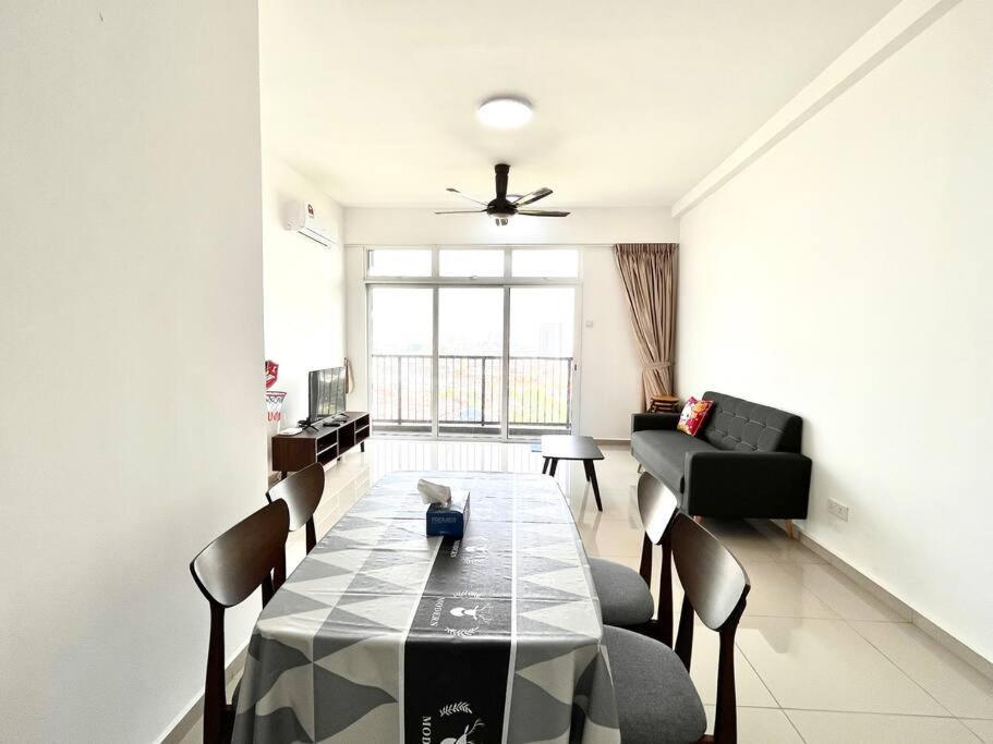 Urban Home-Swimming Pool-City Center Malacca Exterior foto