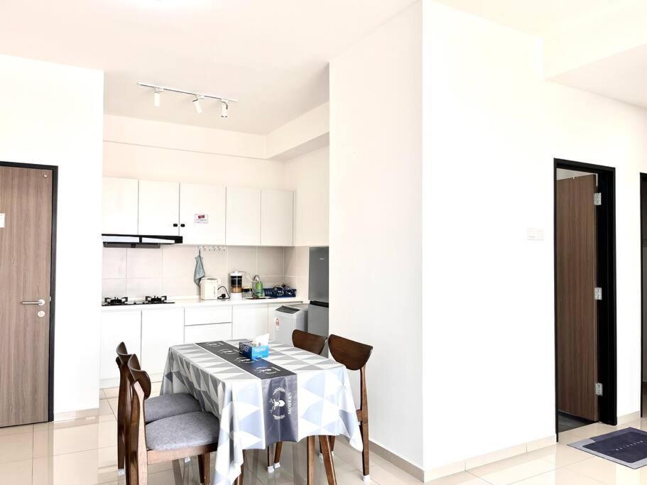 Urban Home-Swimming Pool-City Center Malacca Exterior foto