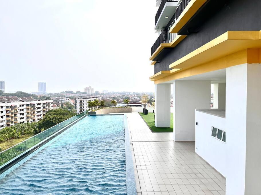 Urban Home-Swimming Pool-City Center Malacca Exterior foto