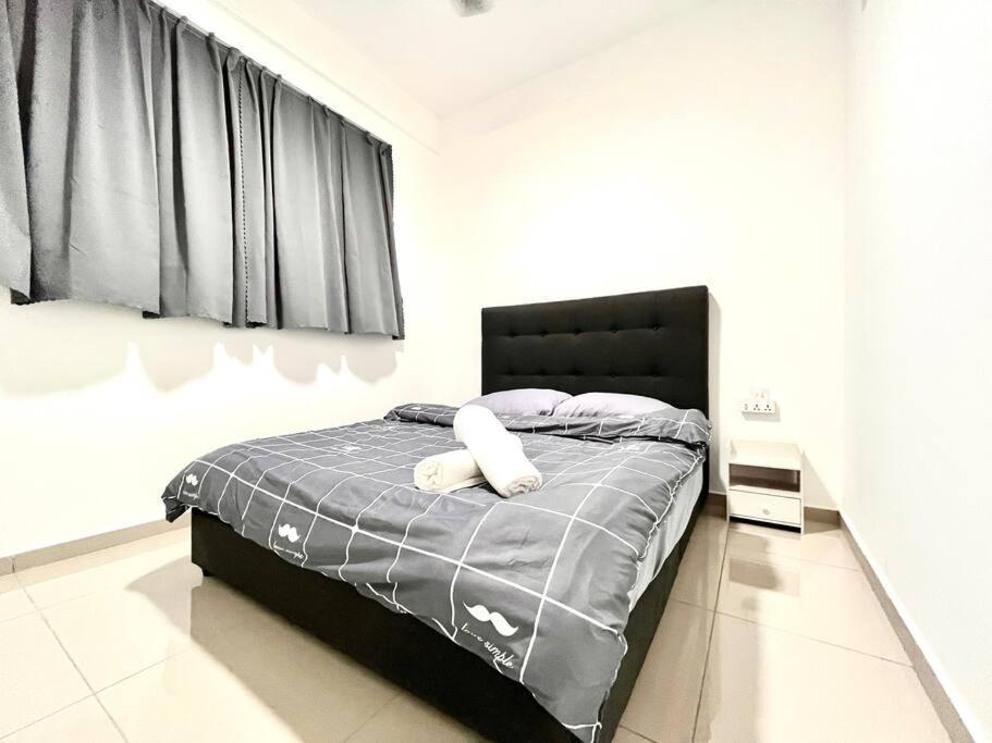 Urban Home-Swimming Pool-City Center Malacca Exterior foto