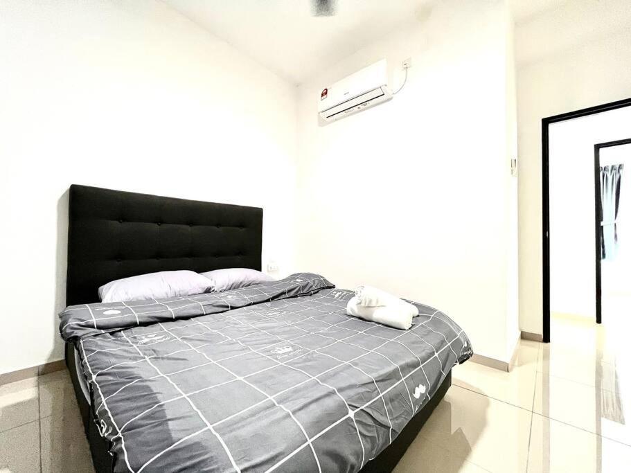 Urban Home-Swimming Pool-City Center Malacca Exterior foto