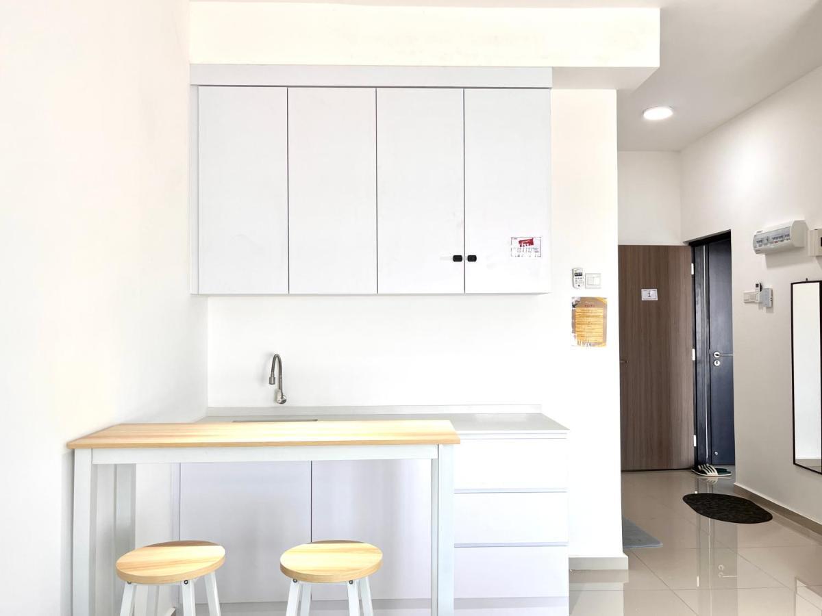 Urban Home-Swimming Pool-City Center Malacca Exterior foto