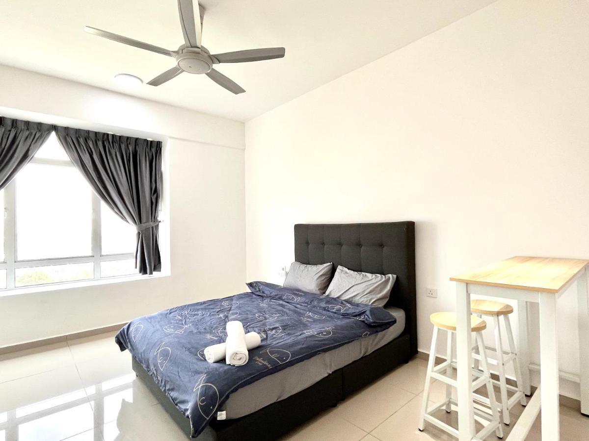 Urban Home-Swimming Pool-City Center Malacca Exterior foto
